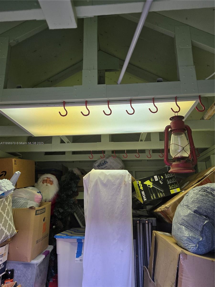 LINDGREN WEST - Residential