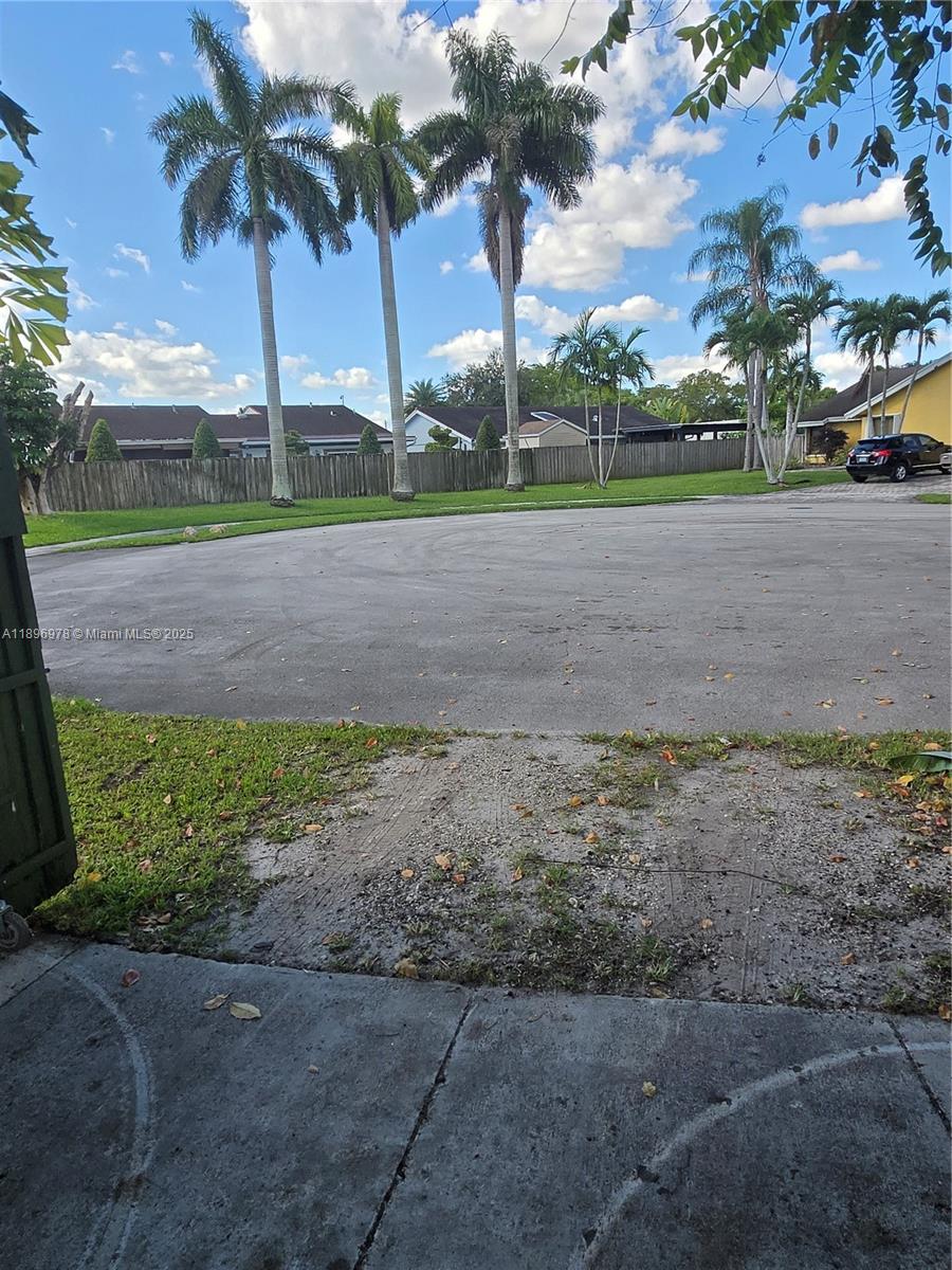 LINDGREN WEST - Residential