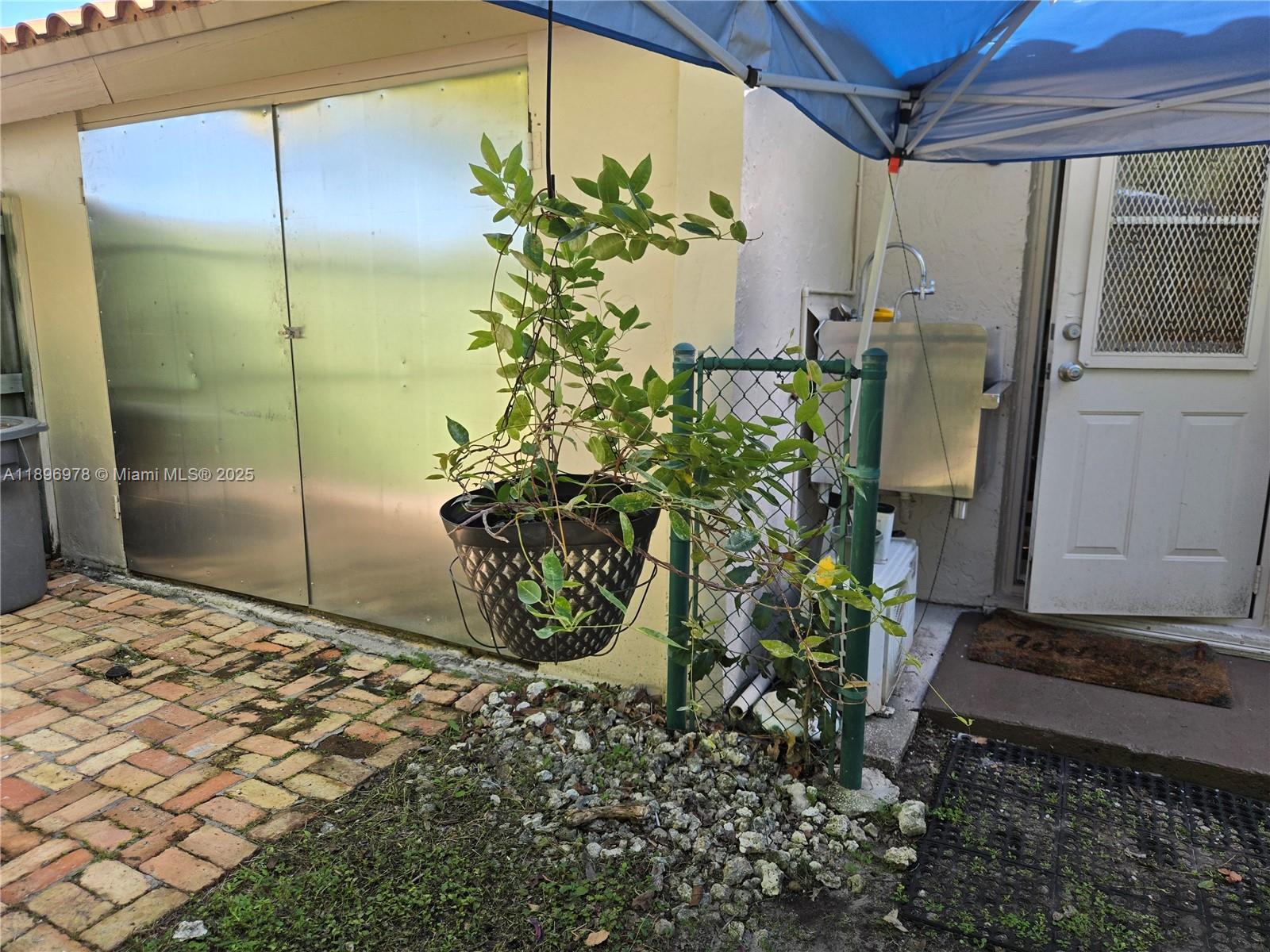 LINDGREN WEST - Residential