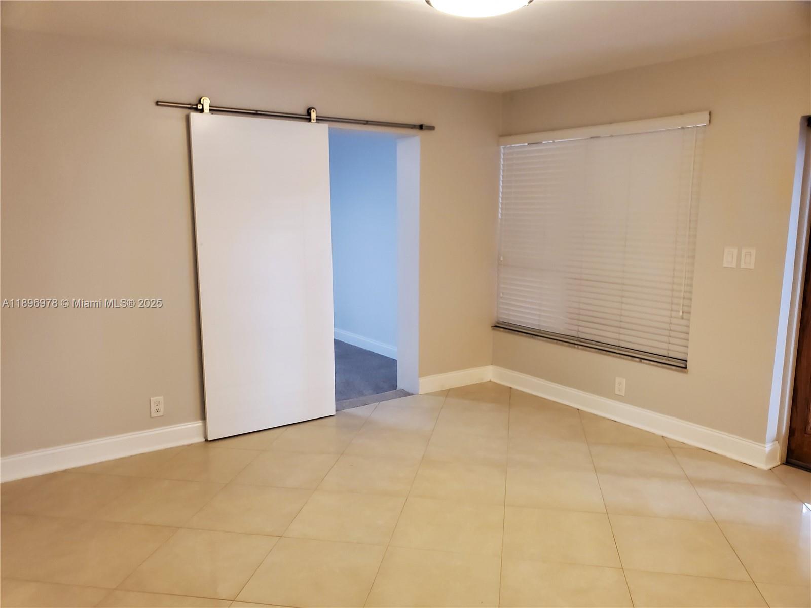 LINDGREN WEST - Residential