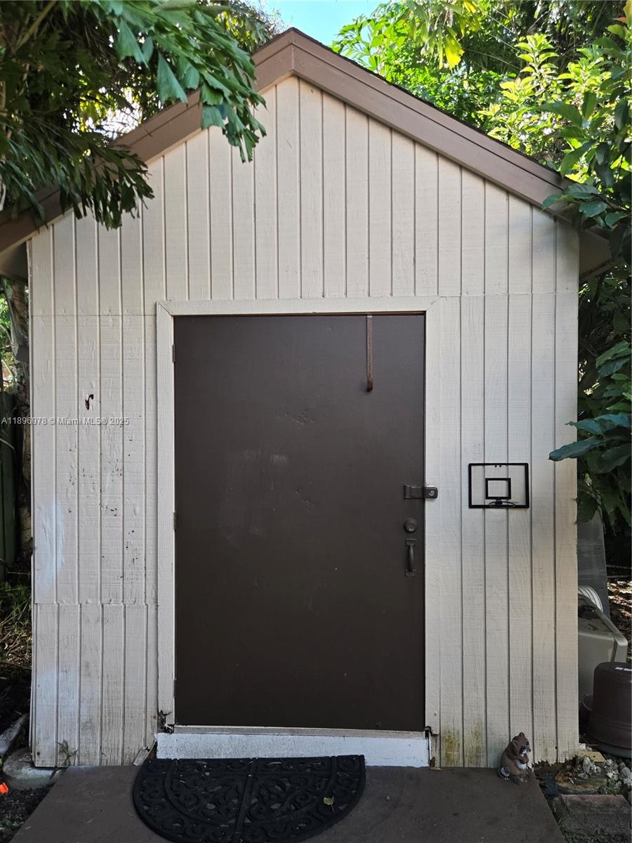 LINDGREN WEST - Residential