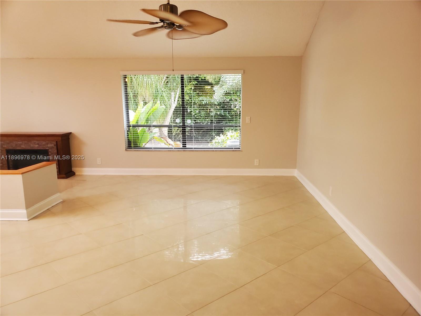 LINDGREN WEST - Residential