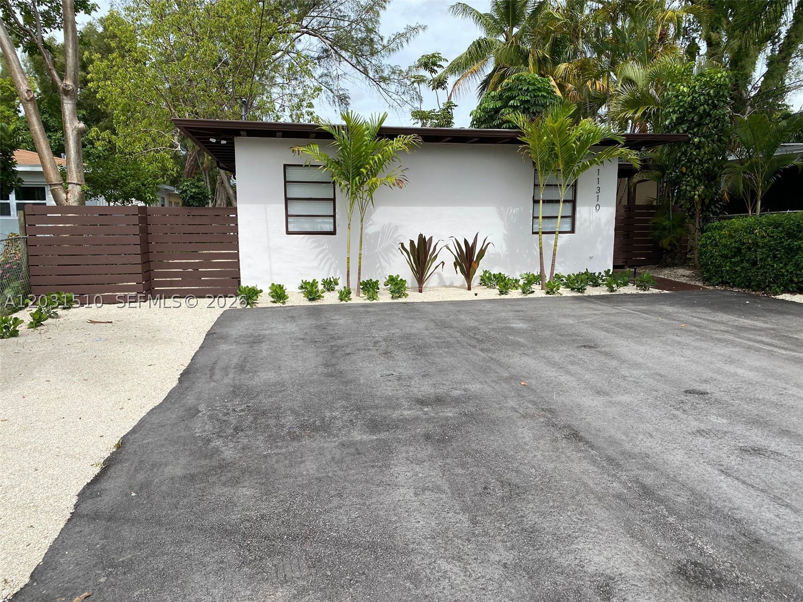 11310 E Peachtree Dr - Image 1