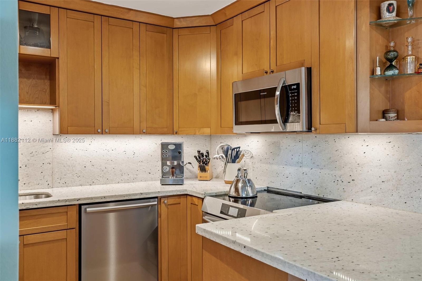 ISLAND TERRACE CONDO - Residential Lease