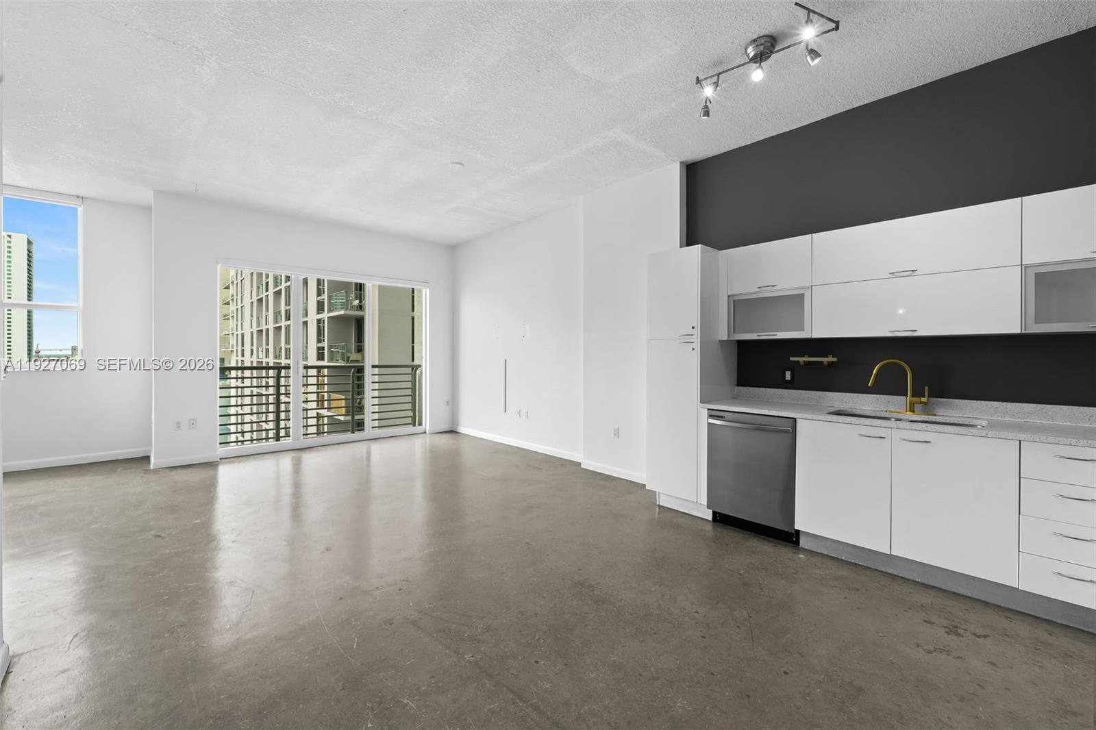 LOFT DOWNTOWN II COND - Residential