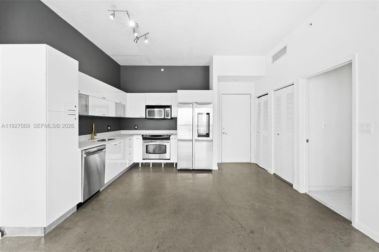 LOFT DOWNTOWN II COND - Residential