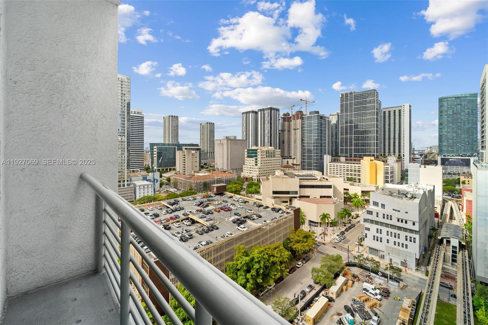 LOFT DOWNTOWN II COND - Residential