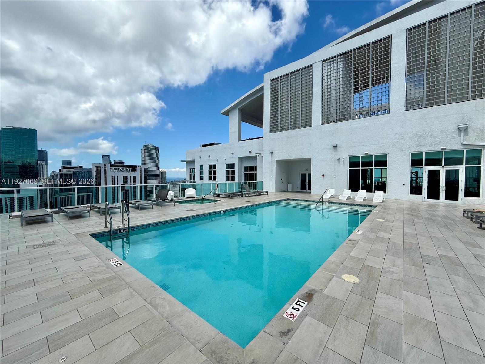 LOFT DOWNTOWN II COND - Residential