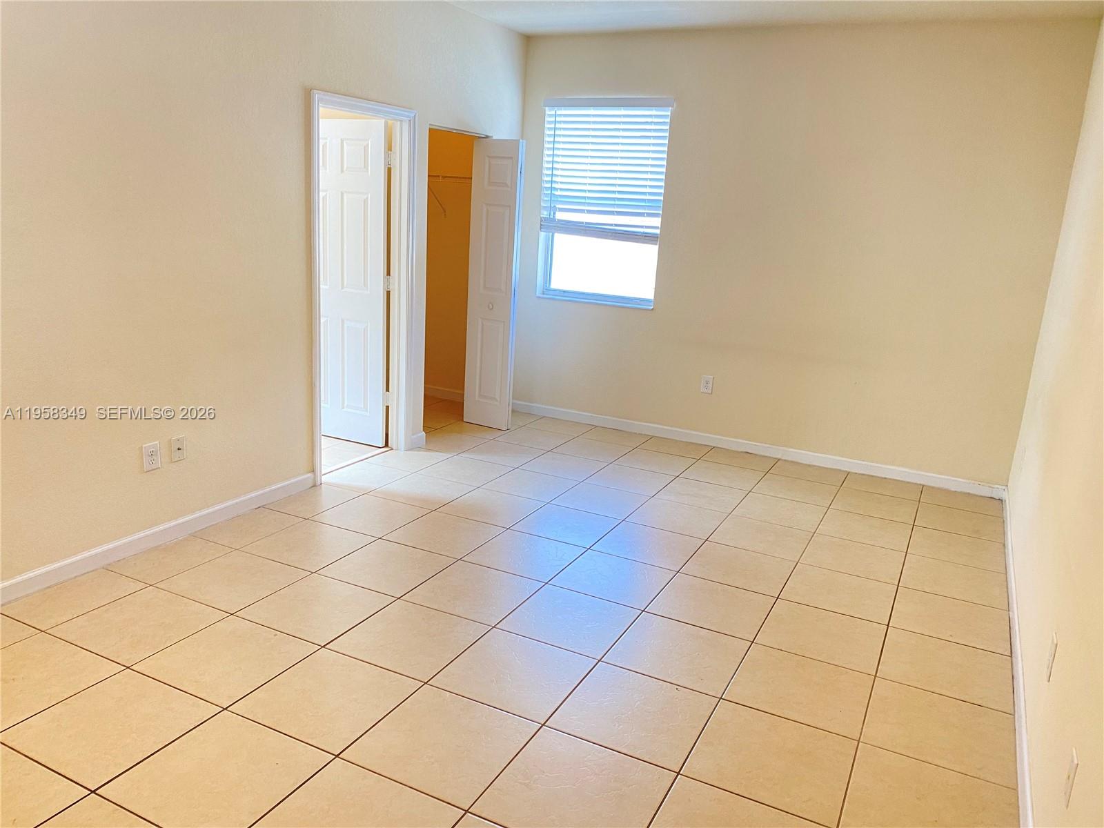 KENDALL COMMONS TOWNHOMES - Residential Lease