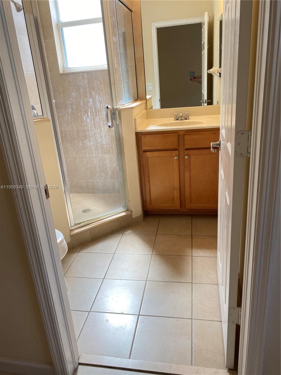 KENDALL COMMONS TOWNHOMES - Residential Lease