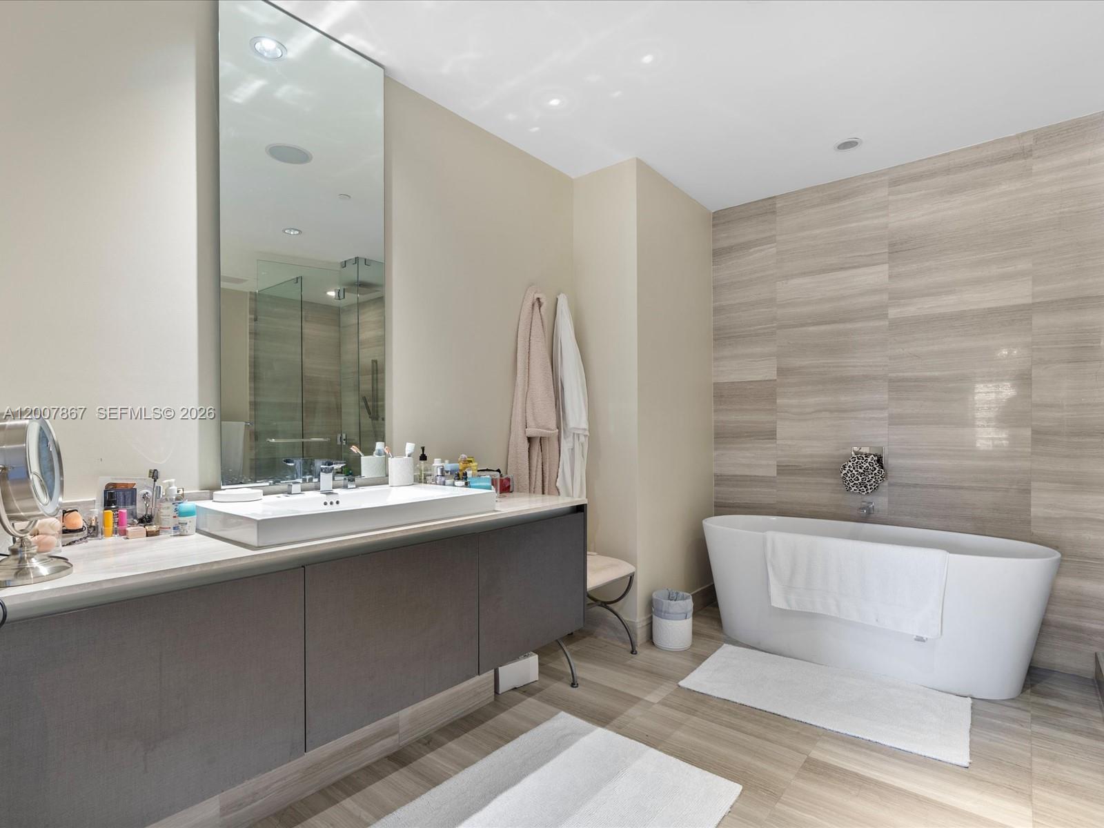 ECHO CONDO - Residential