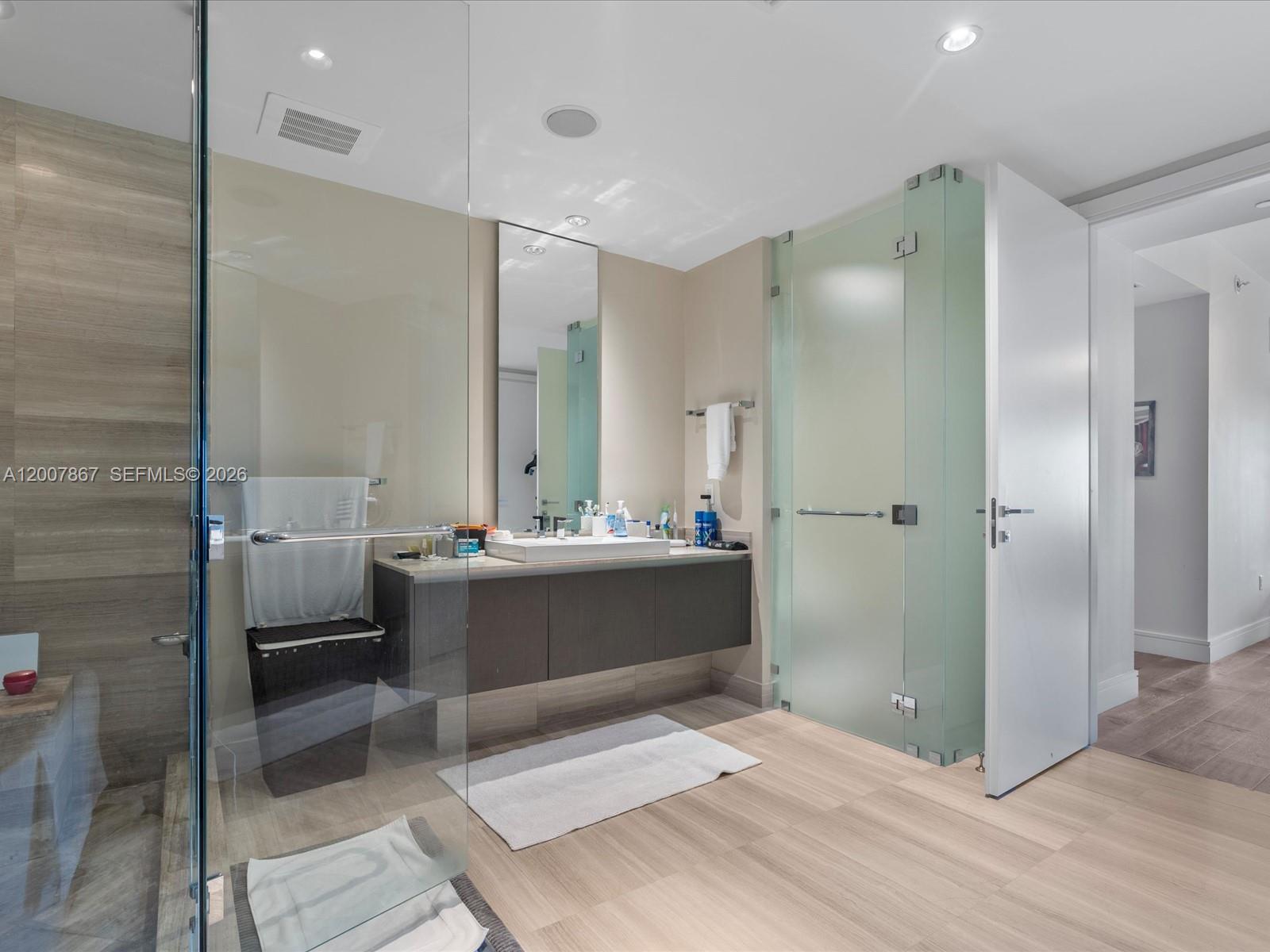 ECHO CONDO - Residential