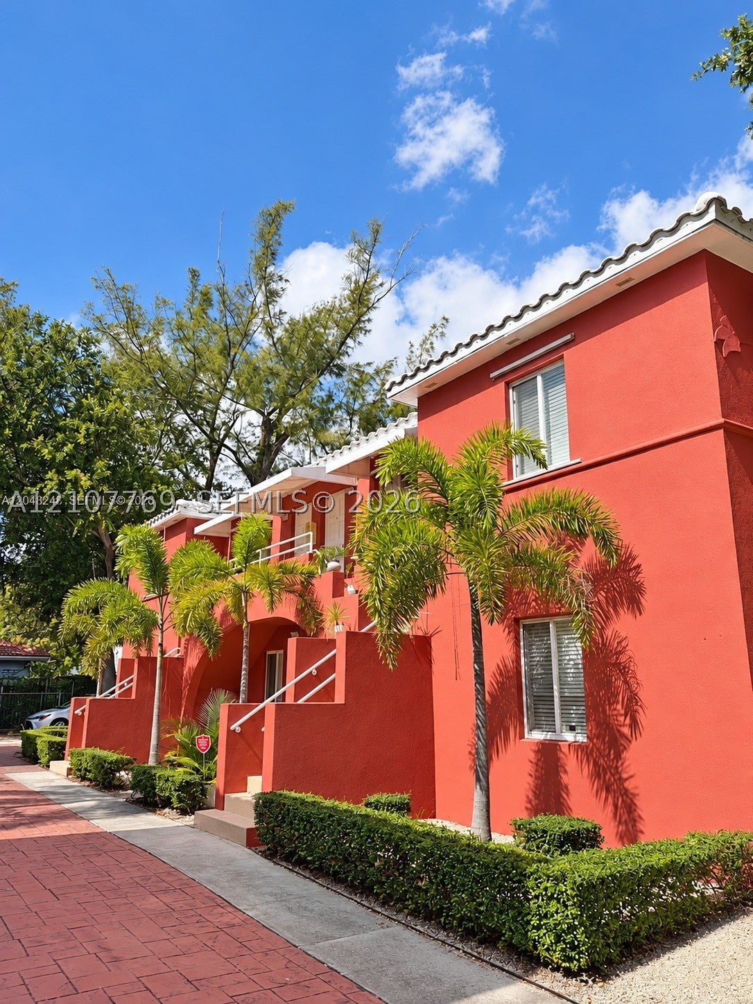 544 NE 62nd St 544-8
