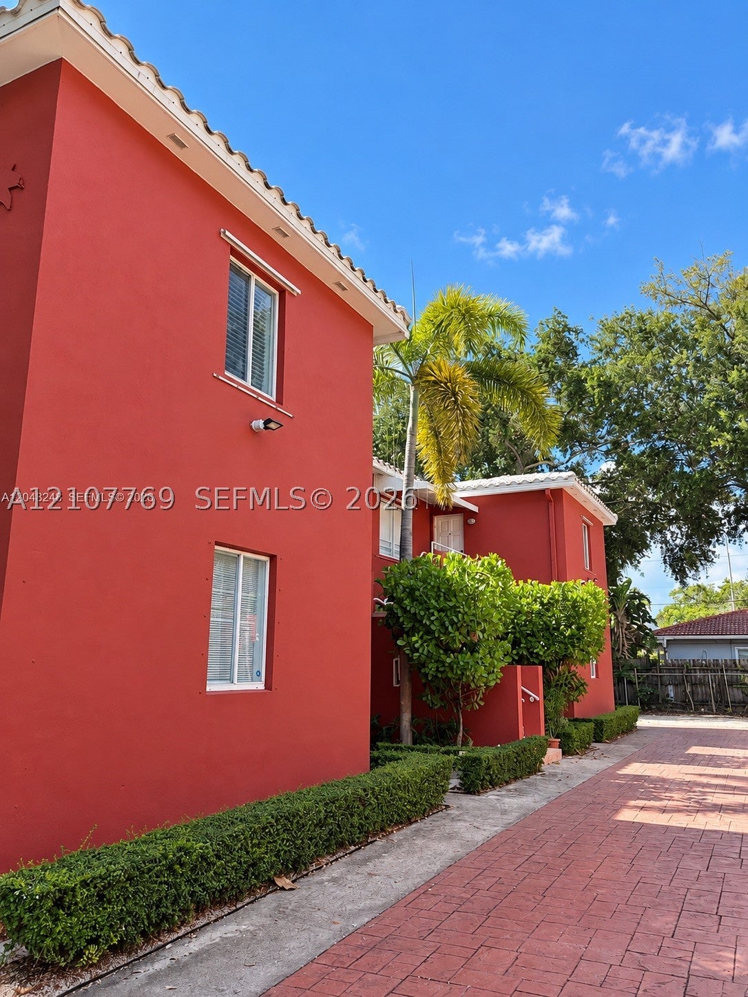 544 NE 62nd St 544-8