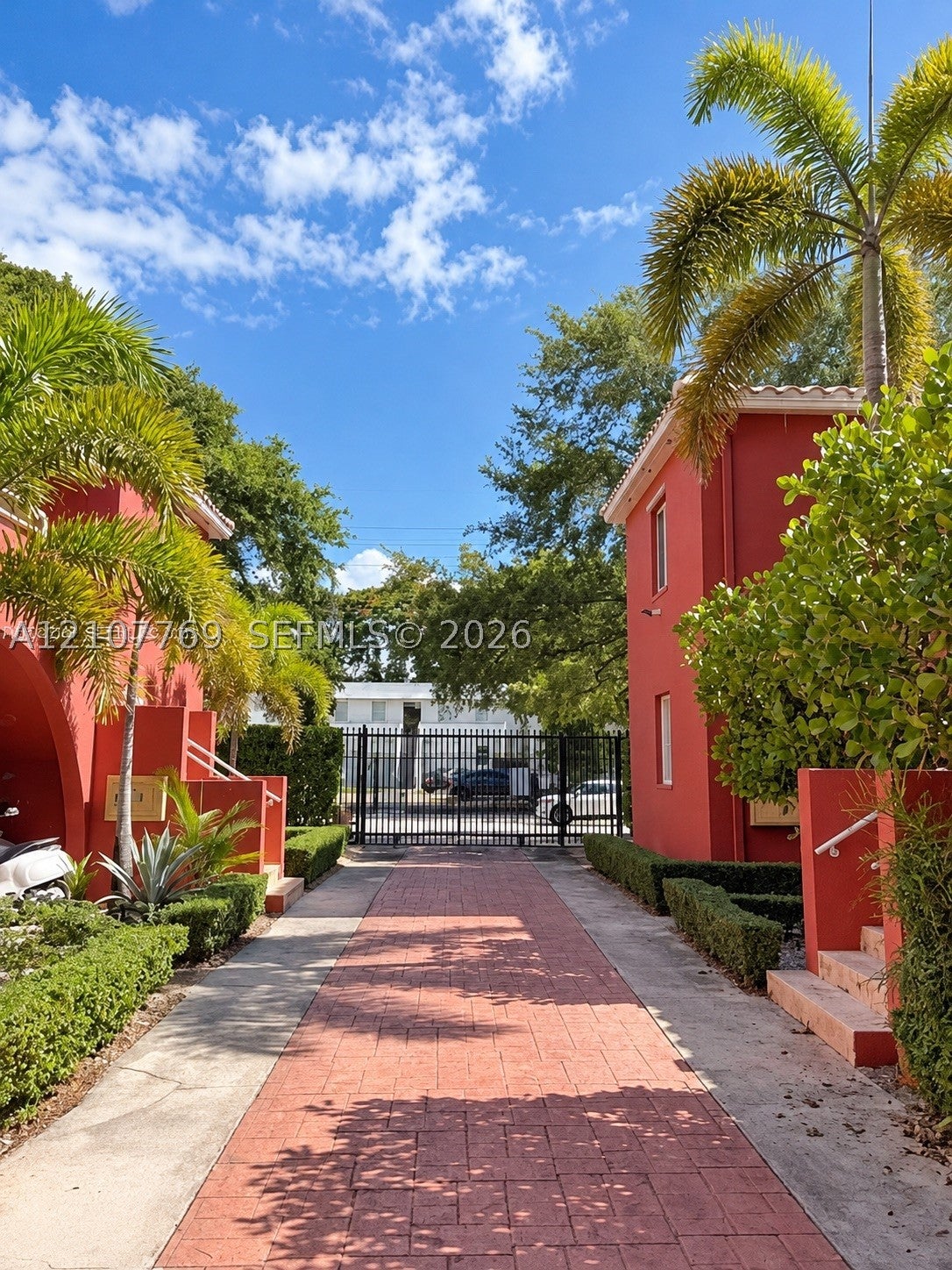 544 NE 62nd St 544-8