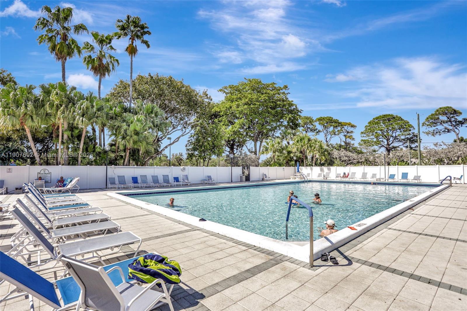 CYPRESS BEND CONDOMINIUM - Residential