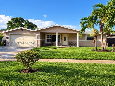 Photo of 3851 SW 11th St, Fort Lauderdale, FL 33312 (MLS # A12100389)