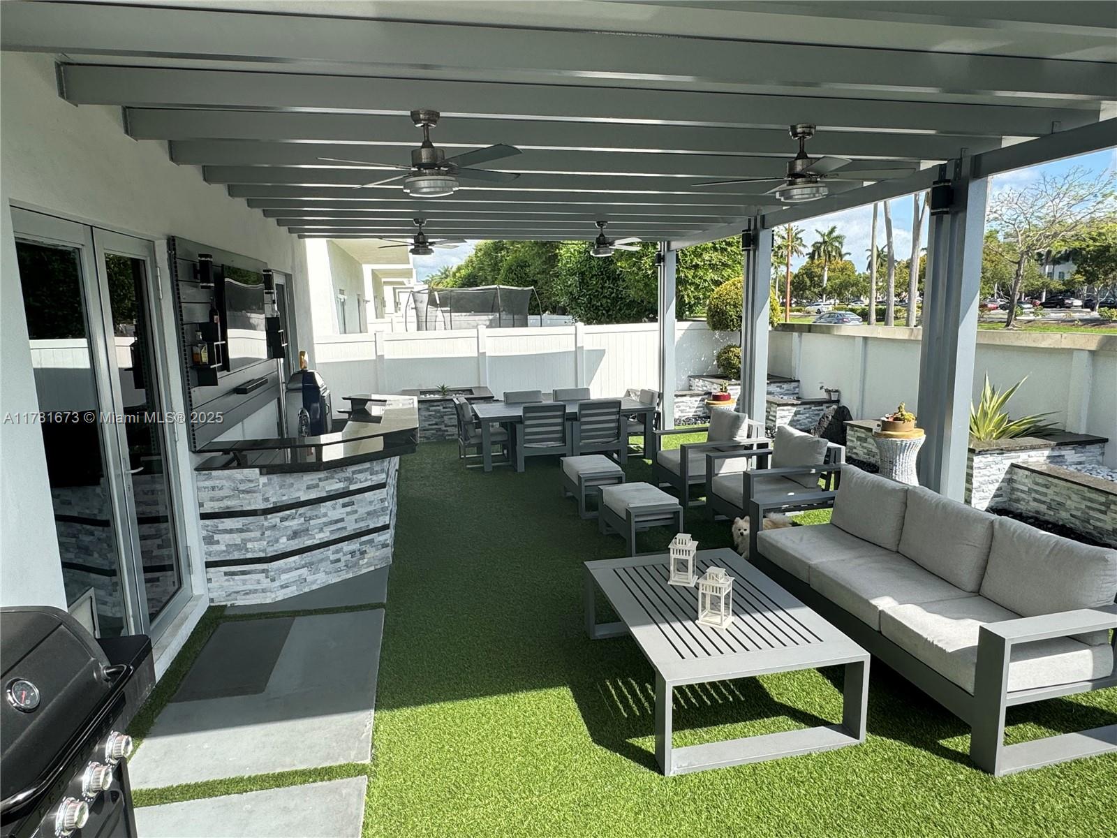 OASIS PARK SQUARE AT DORA - Residential