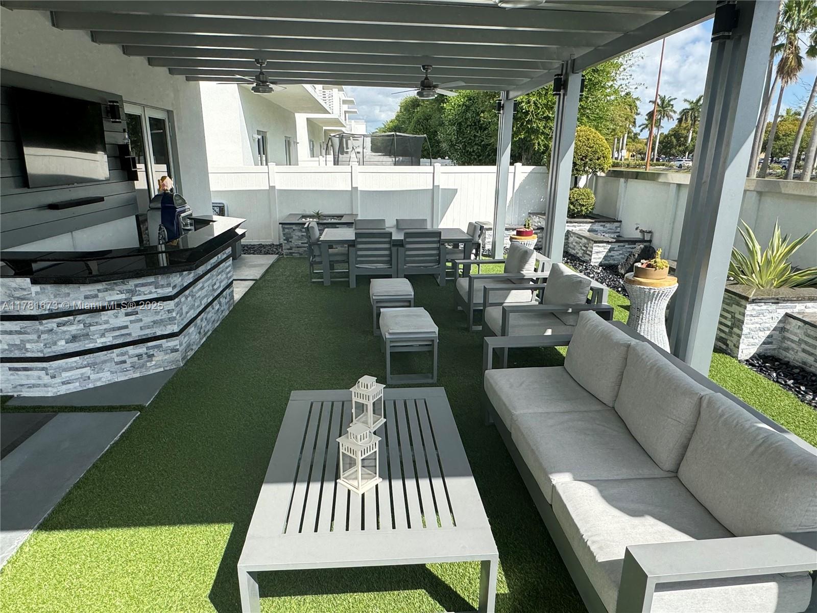 OASIS PARK SQUARE AT DORA - Residential