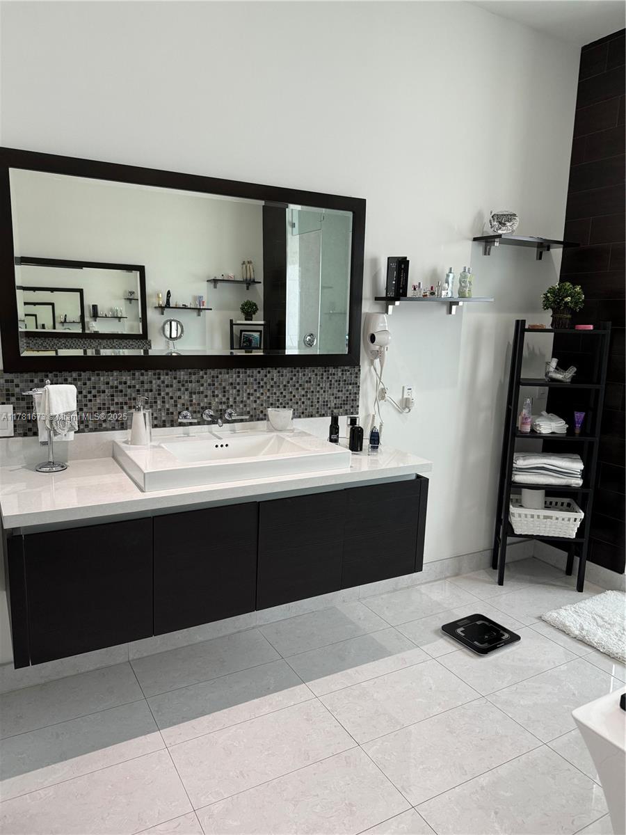 OASIS PARK SQUARE AT DORA - Residential