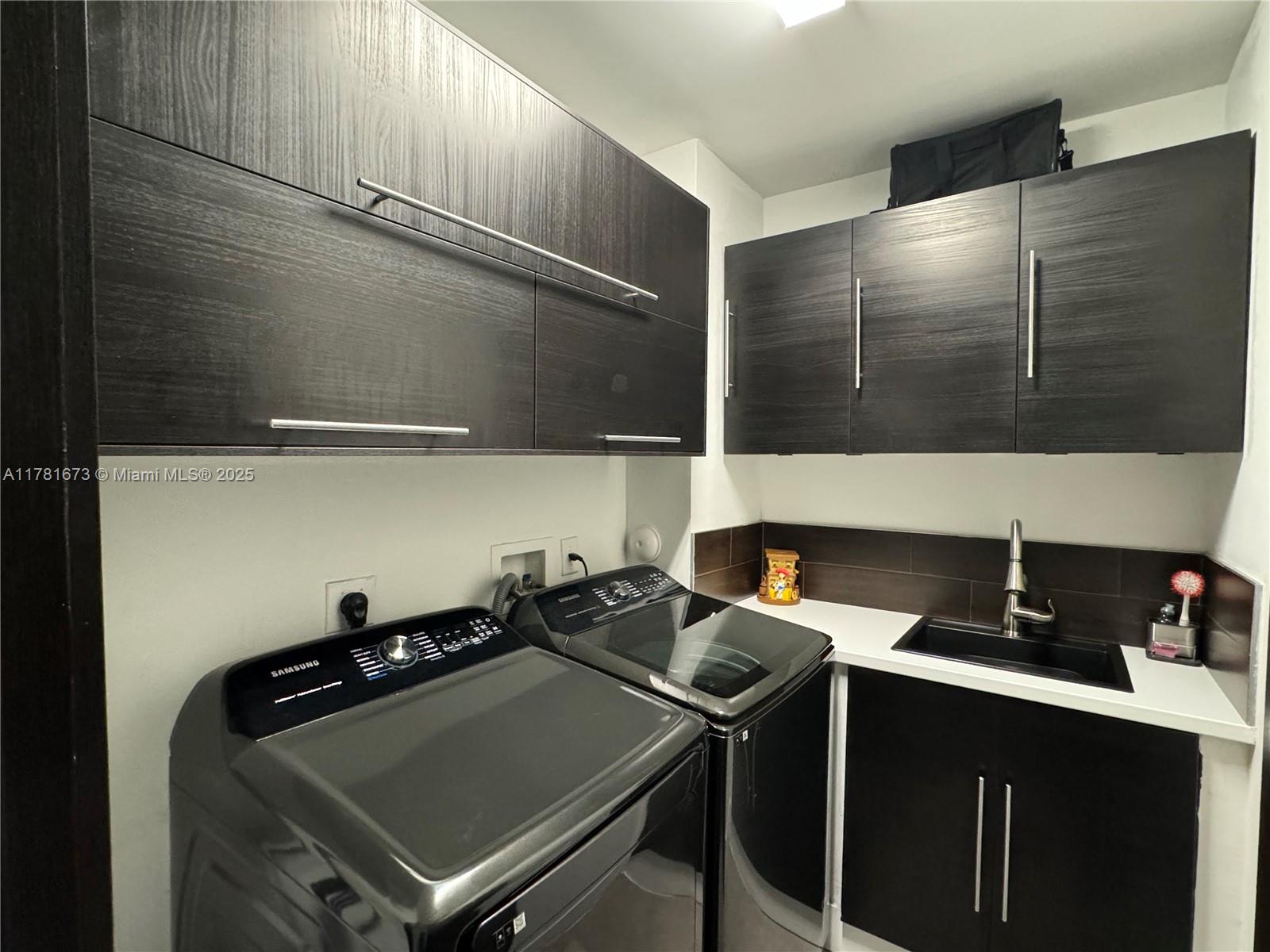 OASIS PARK SQUARE AT DORA - Residential