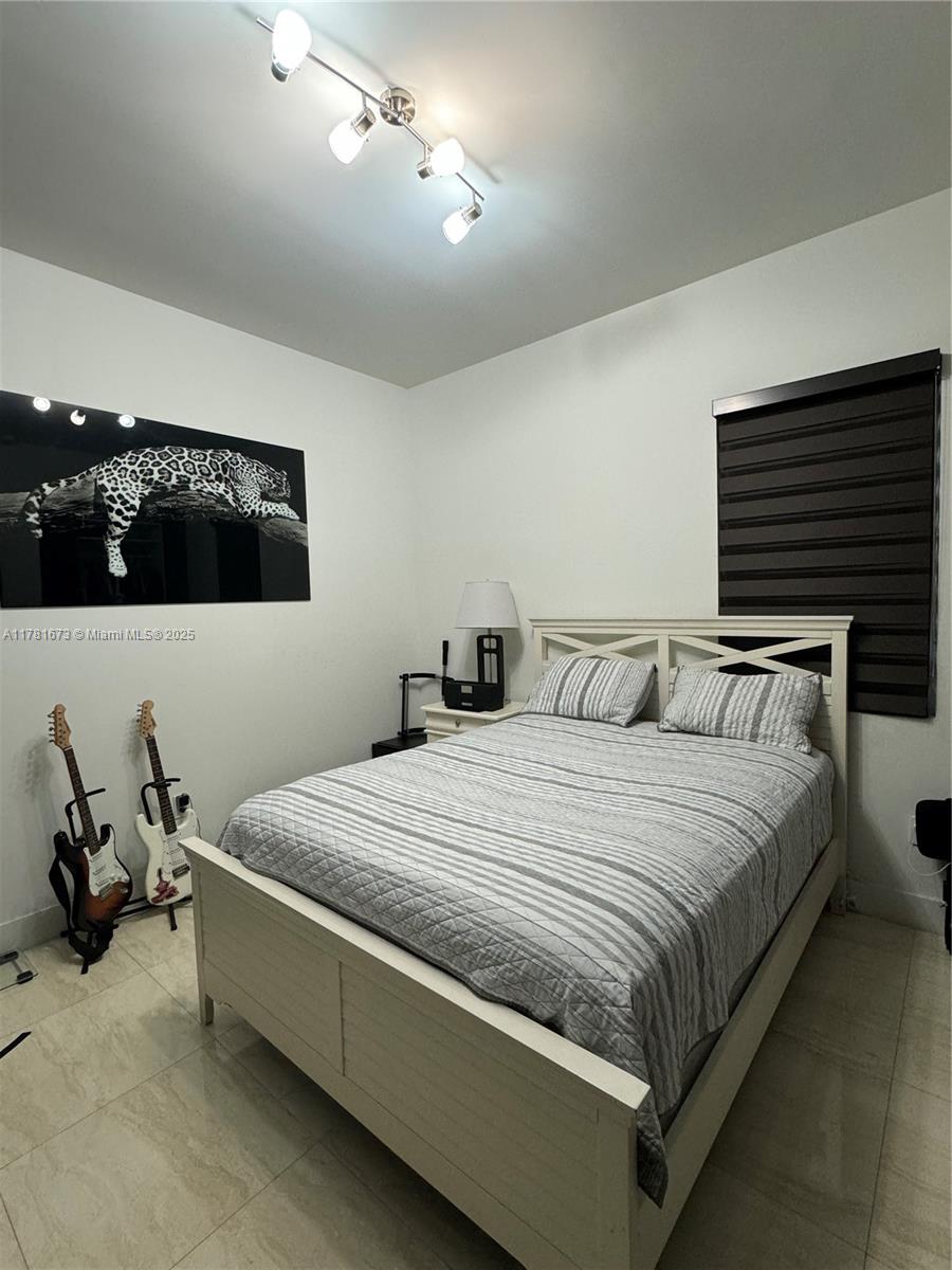 OASIS PARK SQUARE AT DORA - Residential