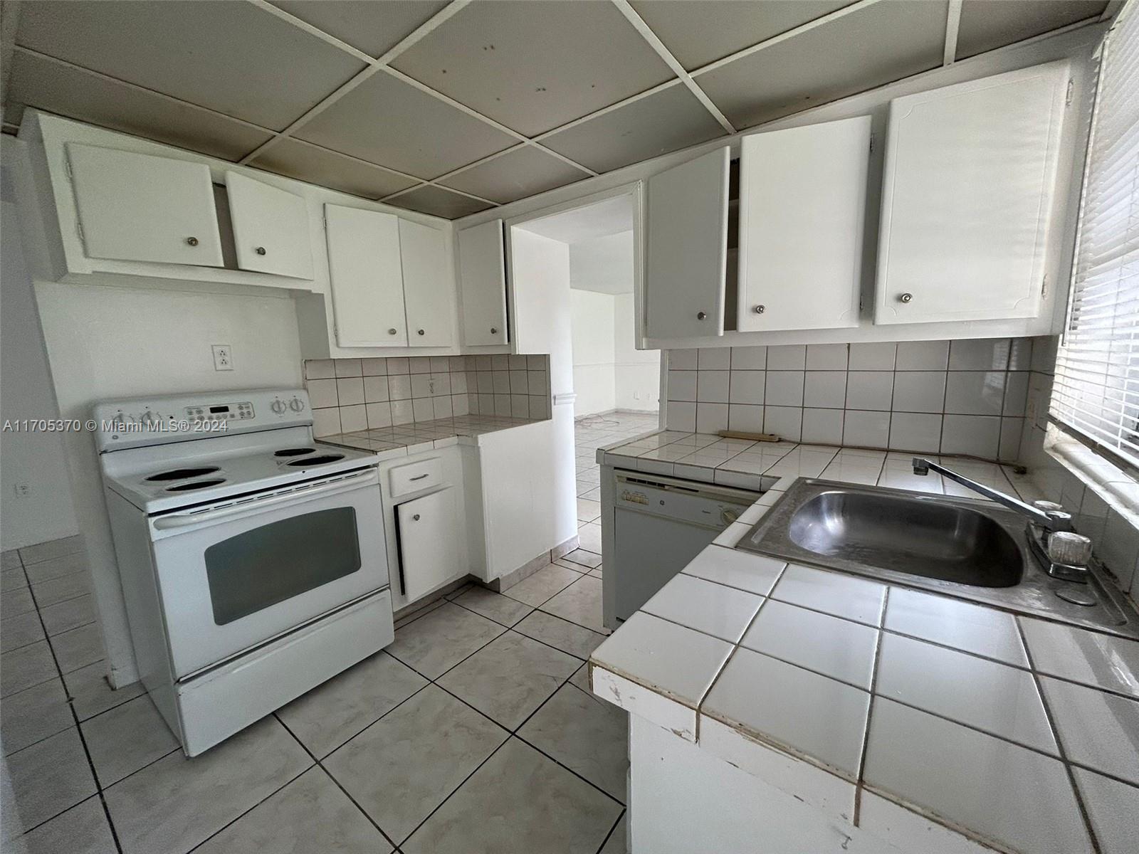 SUTTON HOUSE CONDO - Residential