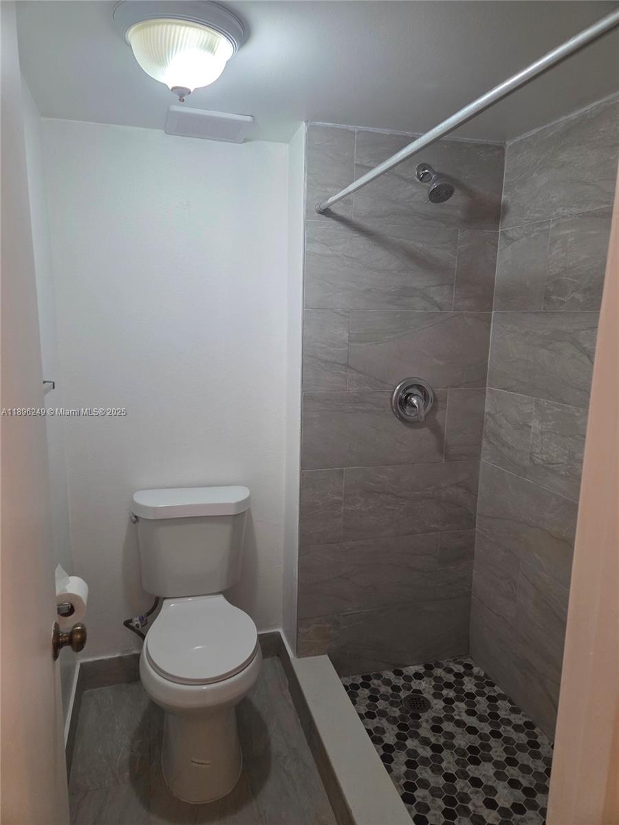 RACQUET CLUB APARTMENTS A - Residential Lease