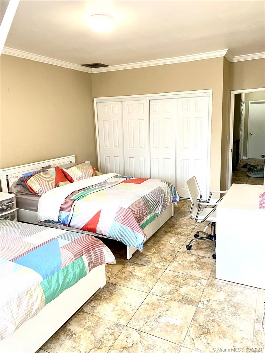 OAKVIEW CONDO NO 2 - Residential