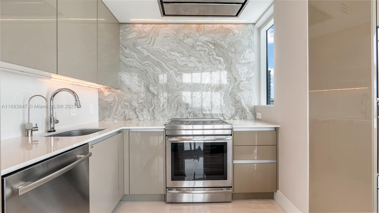 INFINITY AT BRICKELL COND - Residential