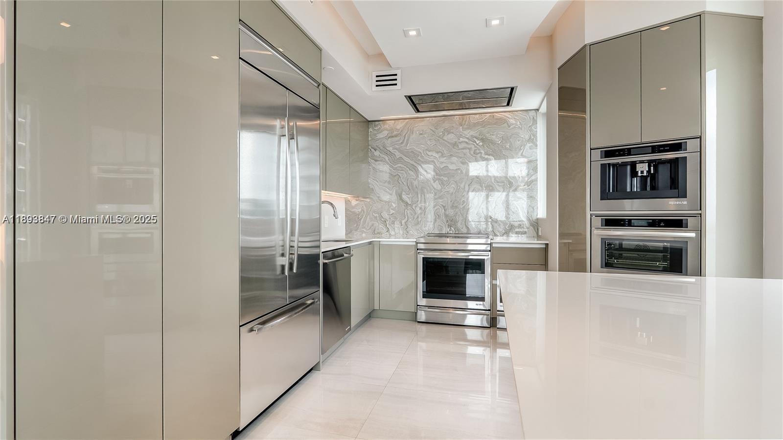 INFINITY AT BRICKELL COND - Residential