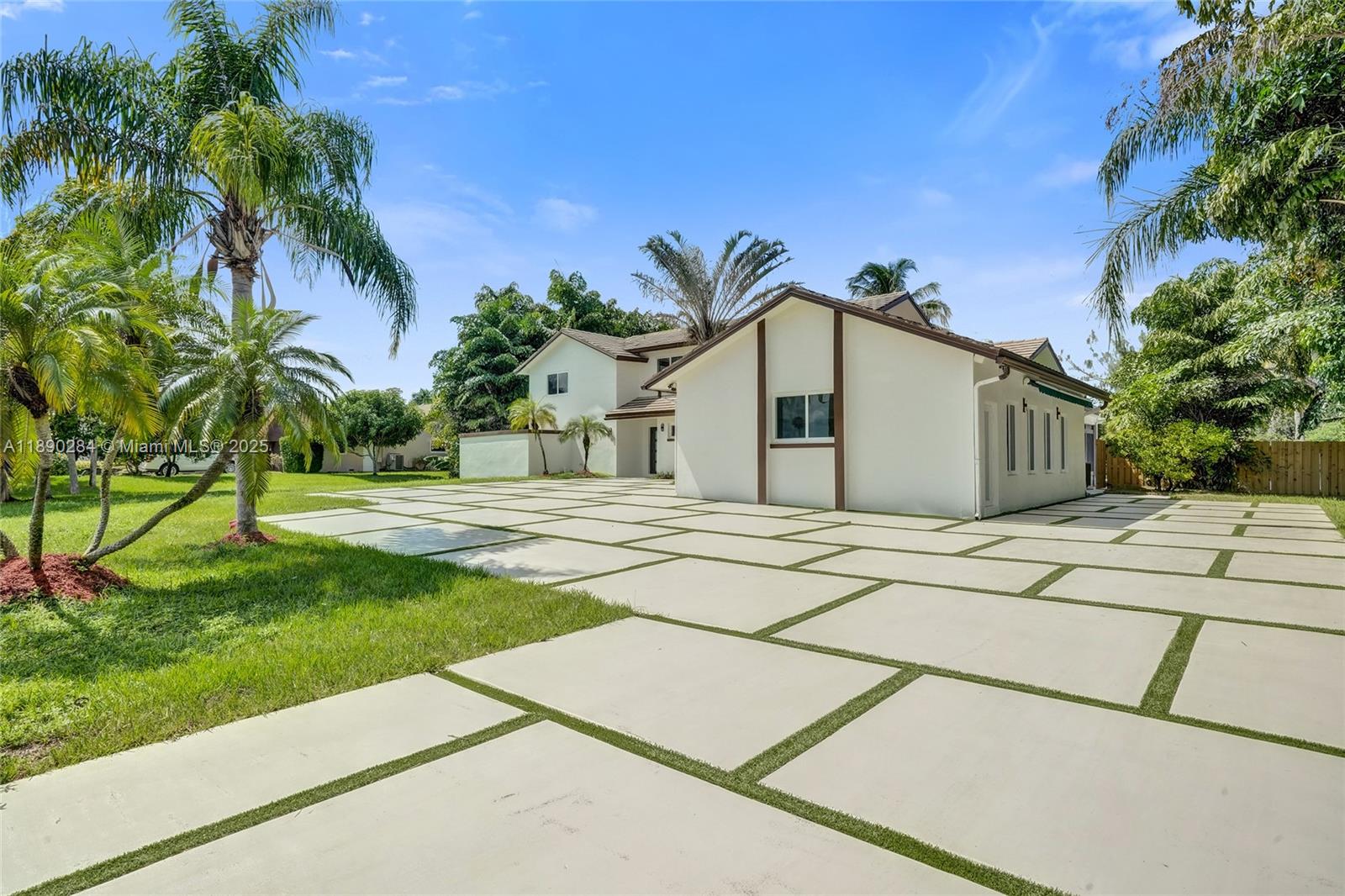 2181 SW 117th Ter, Davie, FL, 33325/$1,885,000 1 2181 SW 117th Ter