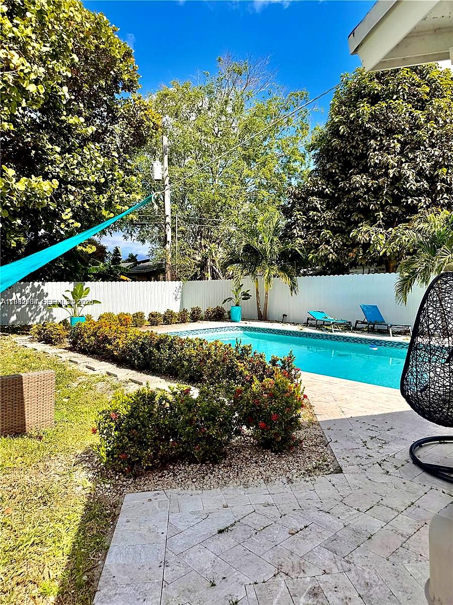 LAUDERDALE VILLAS - Residential