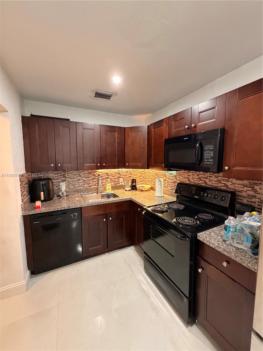 LAUDERDALE VILLAS - Residential