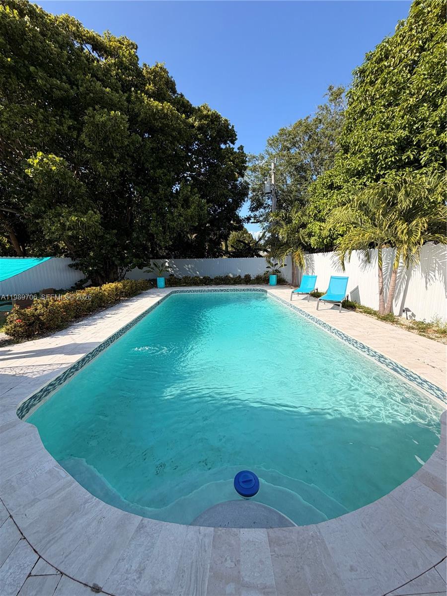 1161 NW 15th St