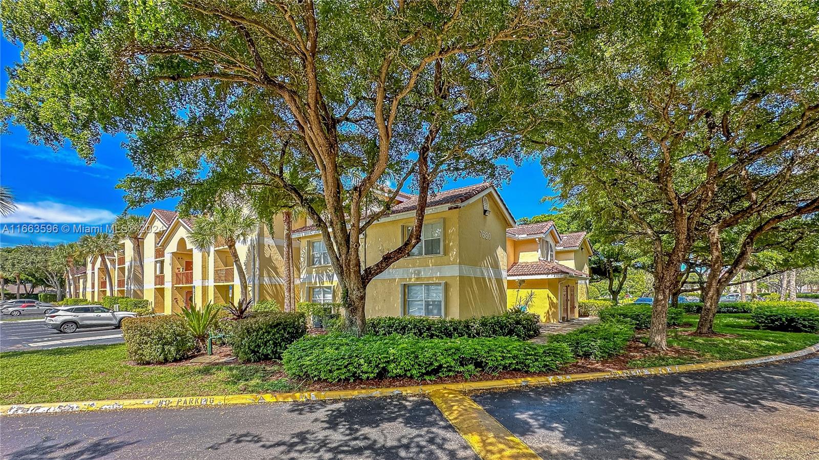 7680 Westwood Drive 823, Tamarac, Broward County, Florida - 3 Bedrooms  
2 Bathrooms - 