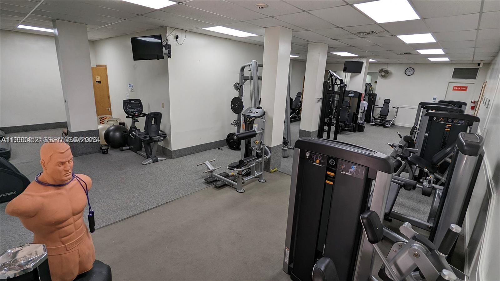 HALLMARK OF HOLLYWOOD CON - Residential