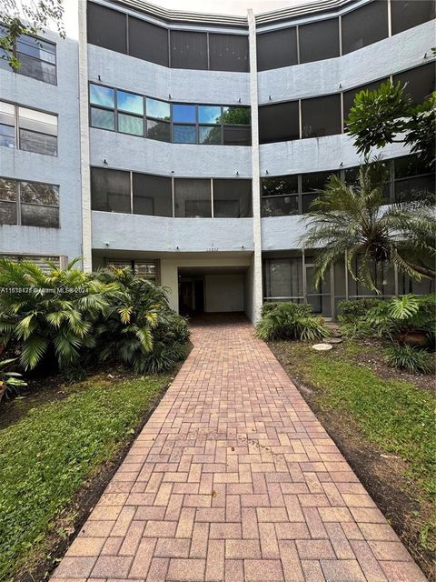 Condominium in Miami FL 10852 Kendall Dr Dr.jpg