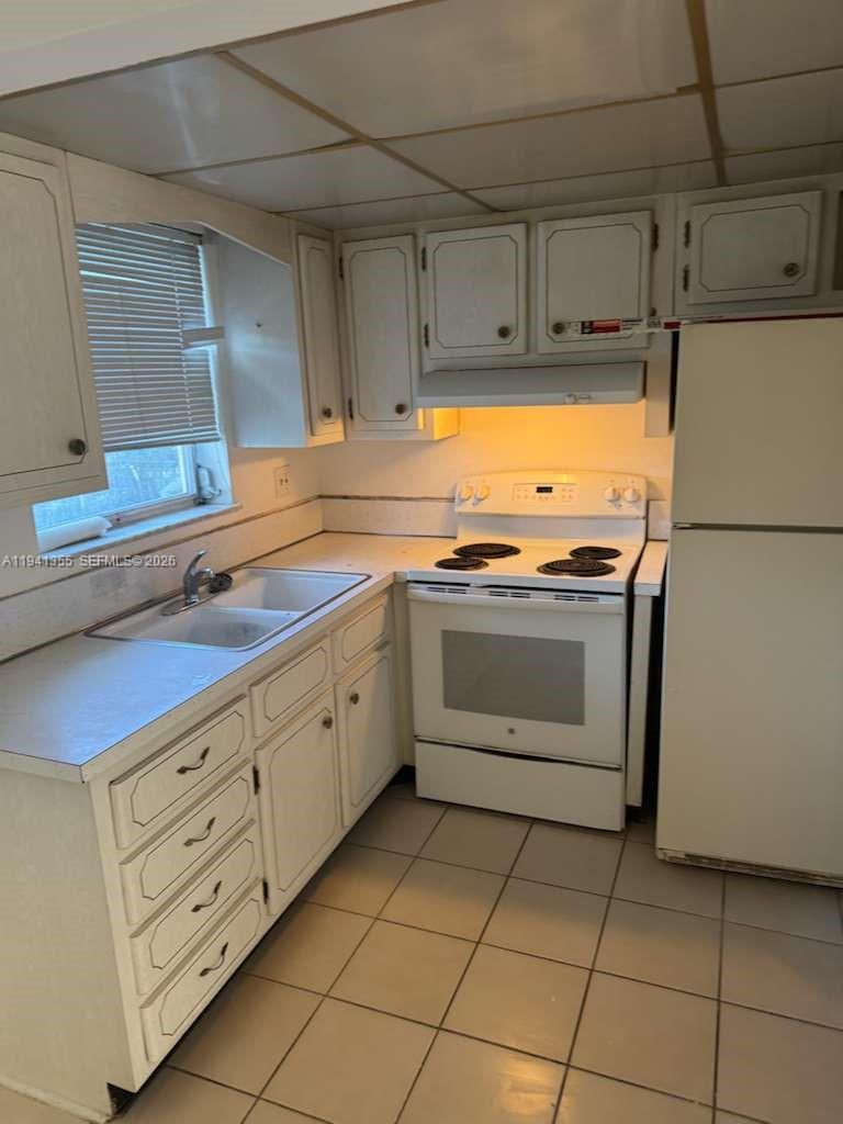 OAKWOOD CONDO INC - Residential Lease