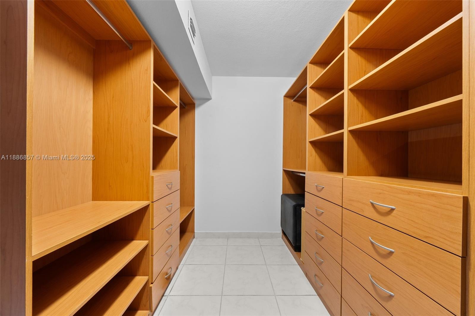 BYRON MARINA CONDO - Residential