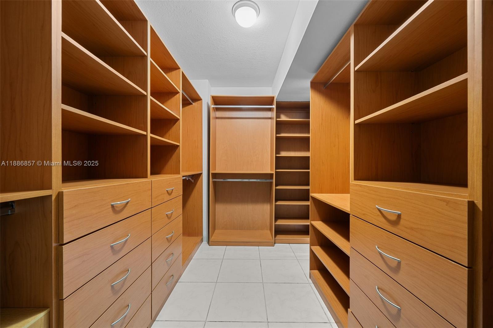 BYRON MARINA CONDO - Residential