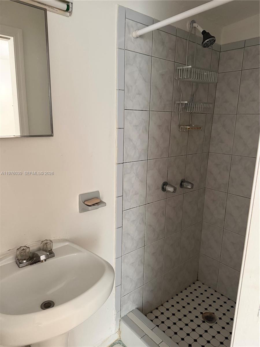 CORAL WAY HOMESITES - Residential Lease