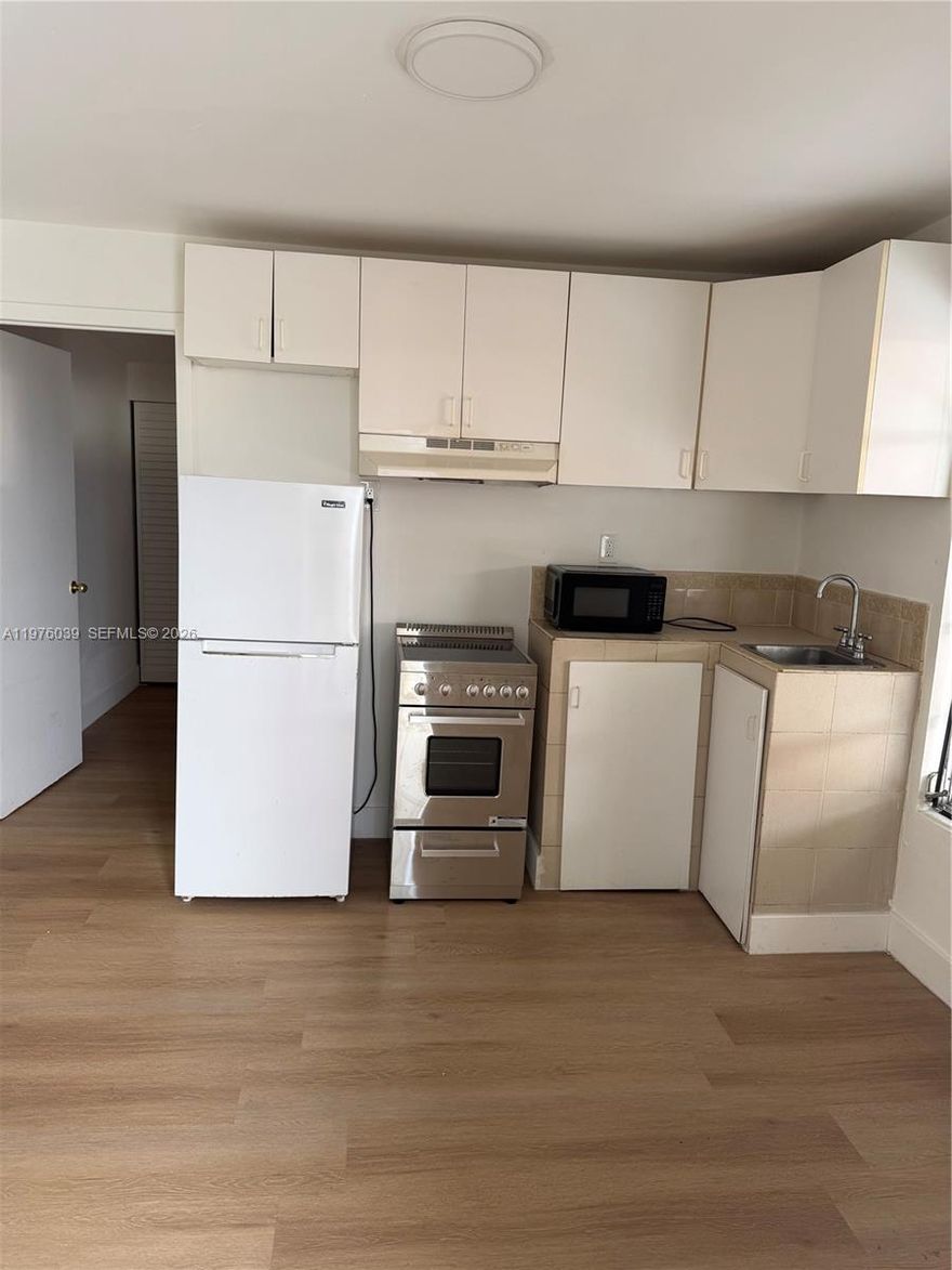 Ready to move in efficiency in a highly demand area water and electricity included . Unit won’t last long call now to schedule a showing .