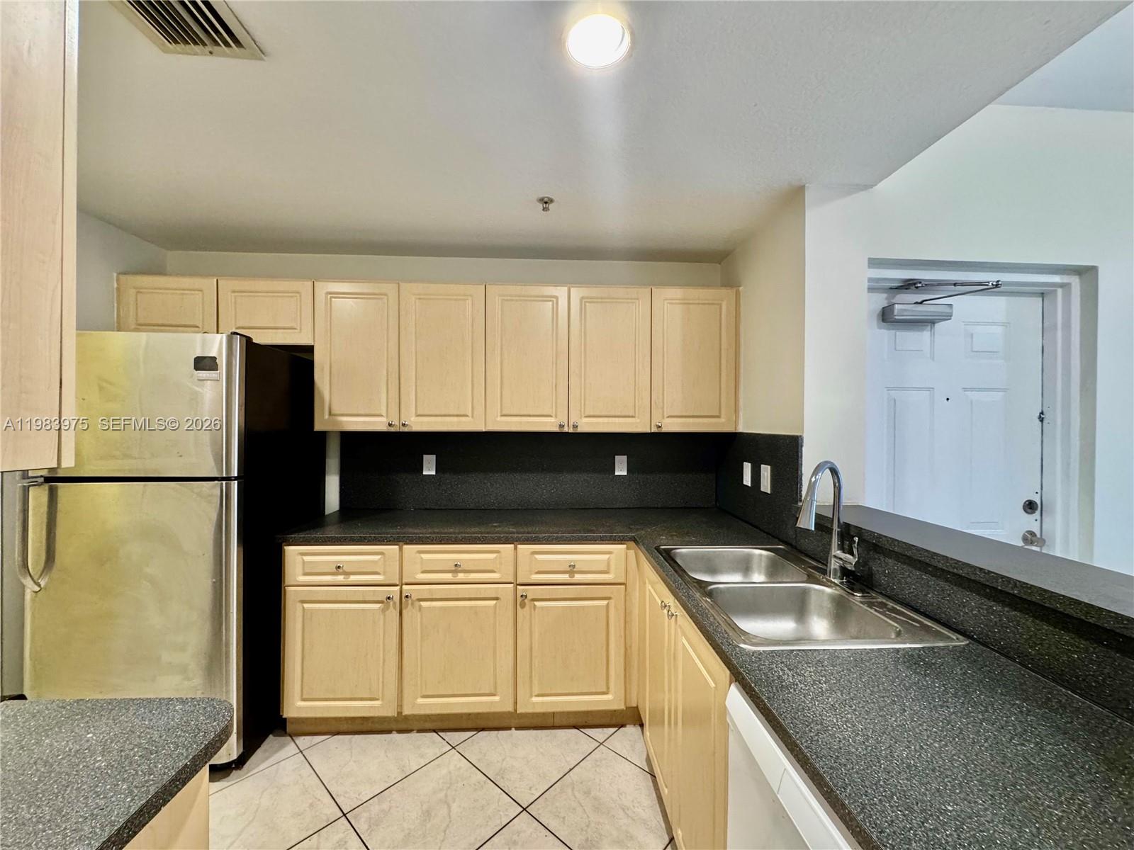 THE COURTS AT DORAL ISLES - Residential Lease