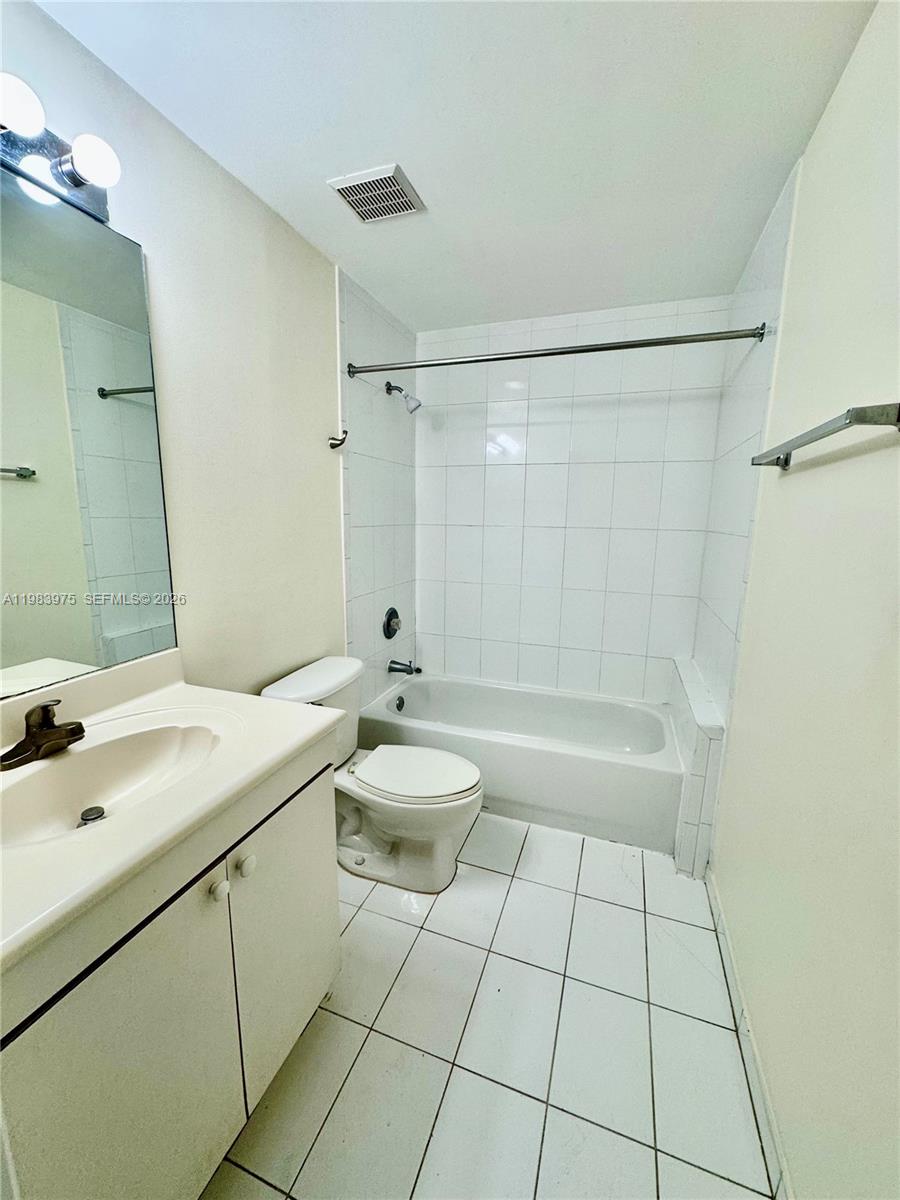 THE COURTS AT DORAL ISLES - Residential Lease