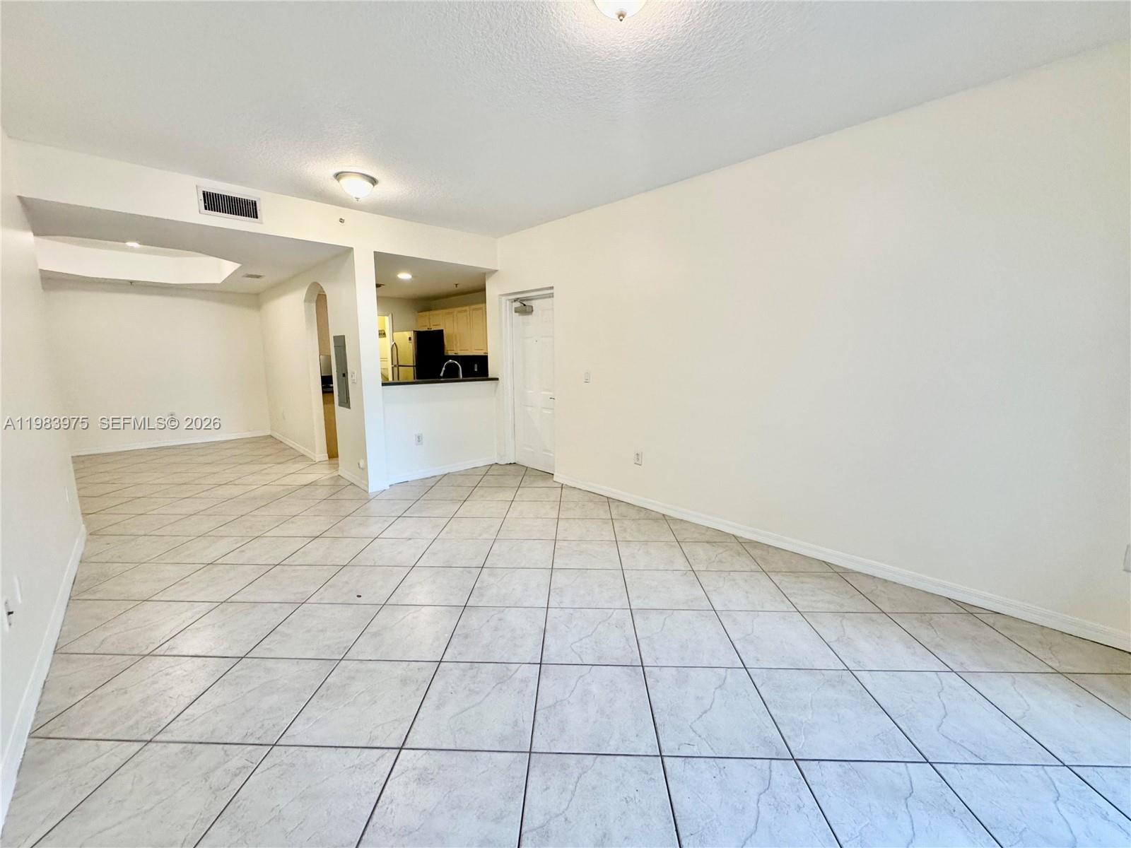 THE COURTS AT DORAL ISLES - Residential Lease