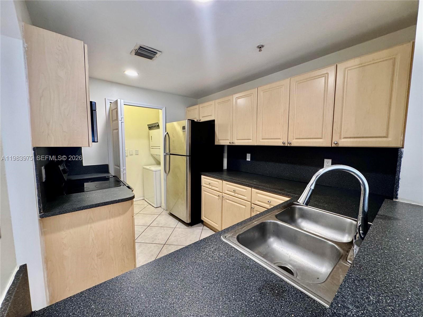 THE COURTS AT DORAL ISLES - Residential Lease