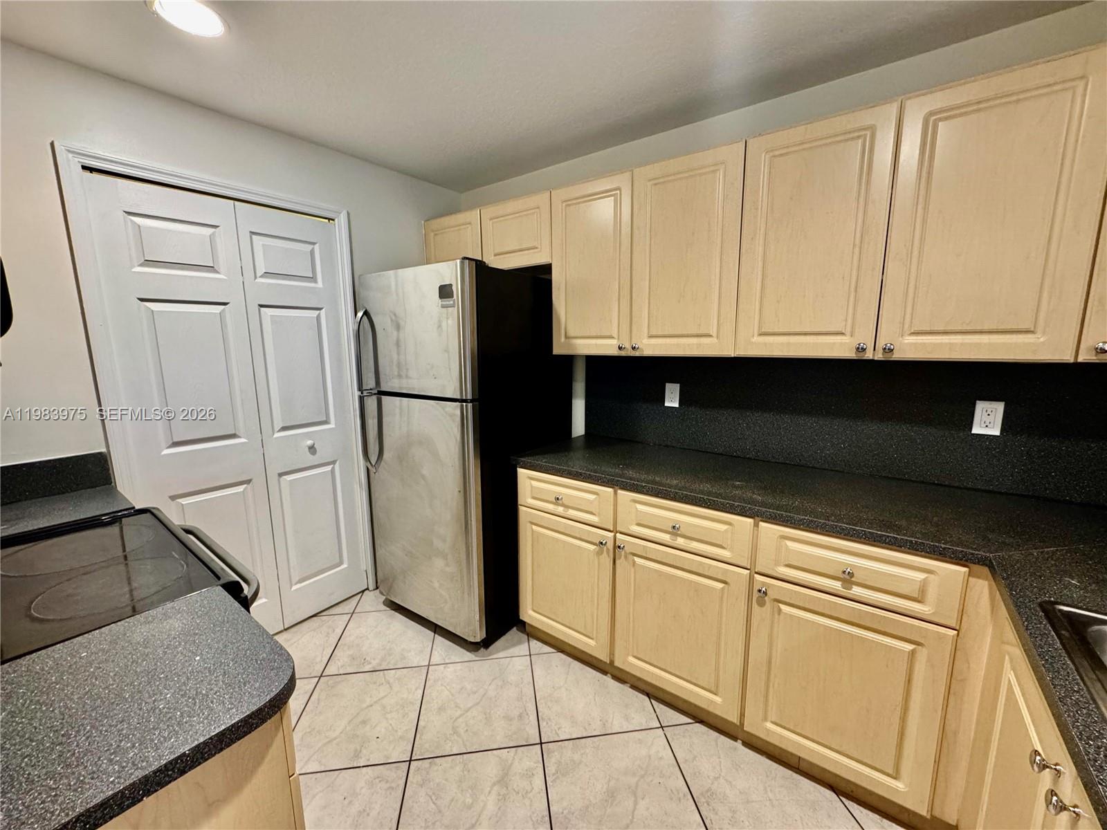 THE COURTS AT DORAL ISLES - Residential Lease