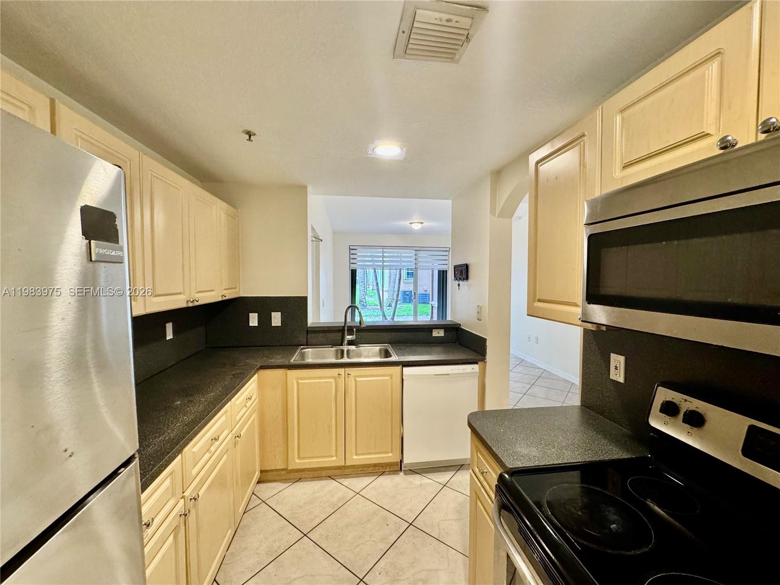 THE COURTS AT DORAL ISLES - Residential Lease