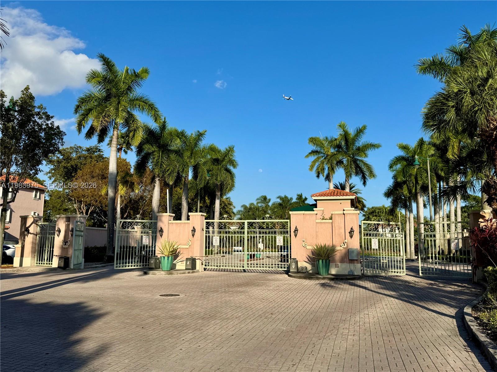 THE COURTS AT DORAL ISLES - Residential Lease